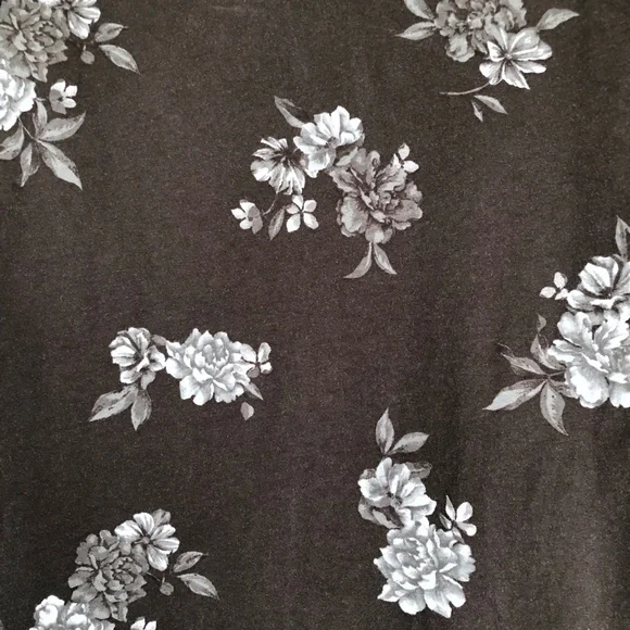 Long Sleeve Cotton Tee with Floral Design - Picture 11 of 16